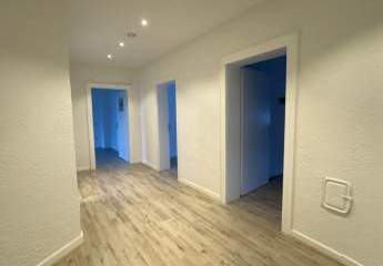 Helle renovierte 4-ZKB Wohnung mit Balkon in verkehrsgünstiger Lage