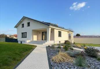 Luxuriös saniertes freistehendes Familiendomizil auf großem Grundstück in Spicheren