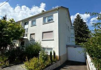 Gepflegtes 2-3 Familienhaus mit Garten + Garage, sofort verfügbar