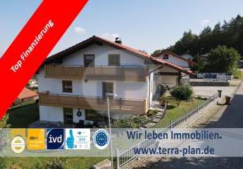 FERIENDOMIZIL MIT RUHESITZ
REPRÄSENTATIVES WOHNHAUS 
GEEIGNET FÜR 3 - FAMILIEN