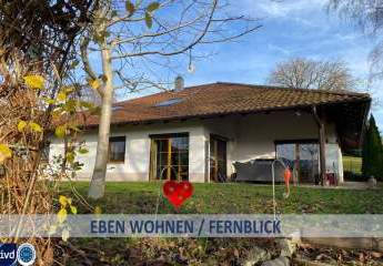 TRAUMHAFTE HÖHE AUSSICHTSLAGE
GEPFLEGTER WALMDACH BUNGALOW