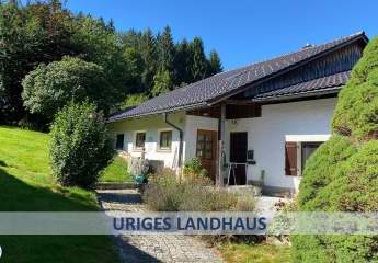 FERNBLICK - URIGES LANDHAUS MIT NEBENGÄUBEDEN