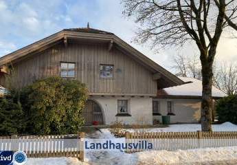 ALPENLÄNDISCHE LANDHAUSVILLA MIT TRAUMHAFTER FERNBLICK