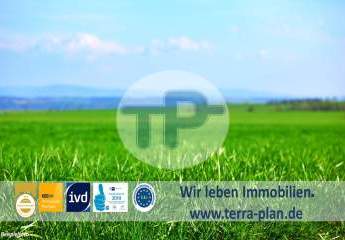 EXKLUSIVES BAUGRUNDSTÜCK 
BEBAUBAR MIT ZWEI HÄUSERN