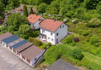 PROVISIONSFREI - Wohnen am Waldrand! Einfamilienhaus mit 2 Garagen & großem Garten