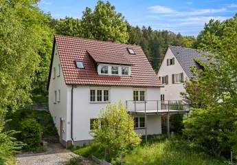 PROVISIONSFREI- Renoviertes Einfamilienhaus, mit Doppelgarage und herrlichem Grundstück