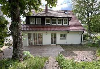 PROVISIONSFREI- Gemütliches, renoviertes Einfamilienhaus mit Garten & Doppelgarage