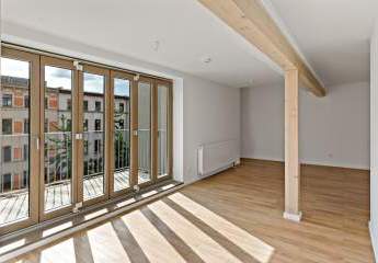 Großzügige 2-Zimmer-Dachgeschosswohnung mit Balkon und Blick auf die Markttürme