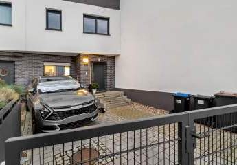 Modernes Neubau-Reihenhaus in Halle!
Energieeffizientes Zuhause mit Solaranlage und Wohlfühlgarten