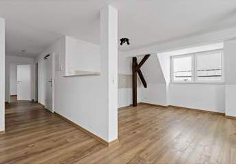 Fußbodenheizung, Loggia und Bad mit Wanne und Dusche- Hier bleibt kein Wunsch offen!