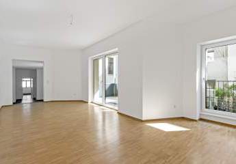 Eleganz im Altbau: Großzügiges Wohnen mit Balkon, Parkett & zwei Bädern