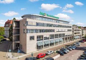 Komfortable Stadtwohnung mit Balkon, Parkett und EBK