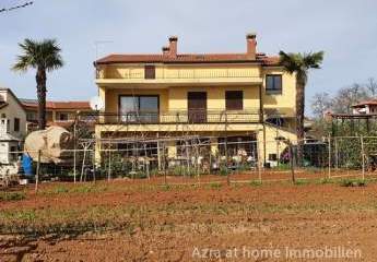 Porec 5km, Einfamilienhaus mit drei Wohnungen, zu verkaufen, KOP-722
