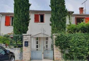 POREC- Stadtrand: in der Nähe des Meeres, Haus 216 m² (fünf Schlafzimmer) + Terrassen 70 m² und Garage 32 m²