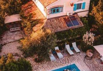 Kleines Paradies in der Umgebung von Porec, 11 km von der Stadt und dem Meer entfernt, freistehendes Haus mit Pool in ruhiger Lage