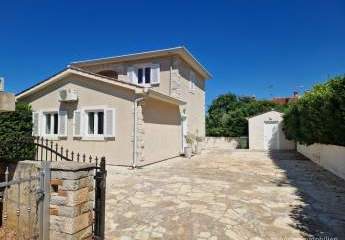 Zu verkaufen: Haus in ruhiger Lage bei Porec, größtenteils aus Stein, mit Pool