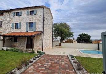 Verkauf, Kastelir, Renoviertes Doppelsteinhaus mit Pool