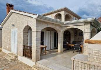 Zu verkaufen: Haus in ruhiger Lage bei Porec, größtenteils aus Stein, mit Pool