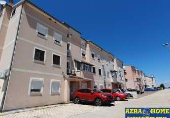 VARVARI, 3 km von Porec, Wohnung mit 2 Schlafzimmern im 2. Stock