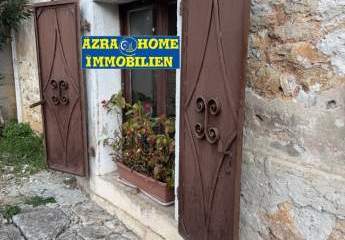 SVETI LOVREC, dvoetazni stan 105 m2 ( prizemlje i prvi kat ), u centru , starogradska jezgra