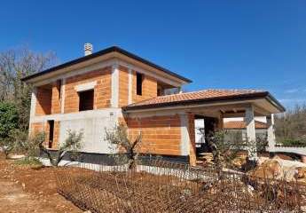 Verkauf – Rohbauhaus mit Pool in der Umgebung von Porec