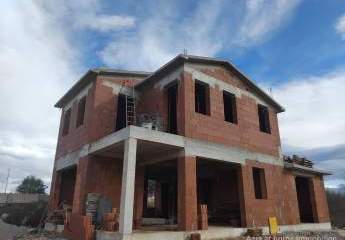 Verkauf – Muntrilj - Umgebung, Haus mit Pool im Bau