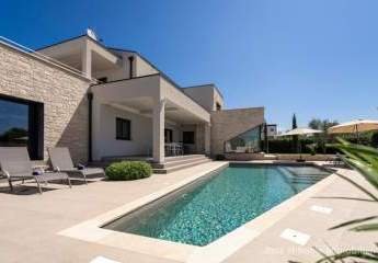 Verkauf, Porec 3 km, moderne Villa mit vier Schlafzimmern, 279 m²