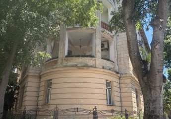 Villa Münz, Wohnung mit abgerundeter Loggia im zweiten Stock, 147 m2, mit teilweisem Meerblick, in Pula in der Nähe des Meeres und der Arena