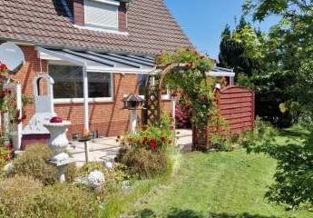 Einfamilienhaus mit Vollkeller und Garage