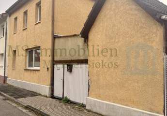 *** Charmantes Zweifamilienhaus mit Potenzial  – ca. 341 m² Grundstück ***