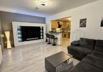 * * *  Schöne geschnittene 3 ZKB Wohnung + Balkon + Stellplatz * * *