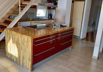 *** Charmante Maisonette-Dachgeschosswohnung mit Balkon + Garage + Außenstellplatz ***