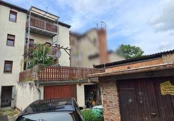 Mehrfamilienhaus mit Grundstück und Garagen , teilw. frei