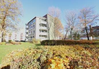 Tolle 3 Zi.-Wohnung mit überdachtem Balkon + + Einbauküche + + Bad mit Fenster
