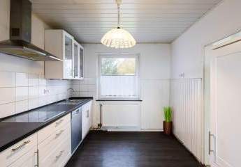 Einfamilienhaus mit 109 m² Wohnfläche, großem Grundstück und modernisierten Fenstern