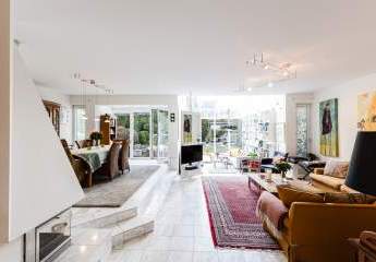 Stilvolles und repräsentatives Wohnen in Rissen: Modernes EFH mit Kamin, Wintergarten, Doppelcarport und Garten