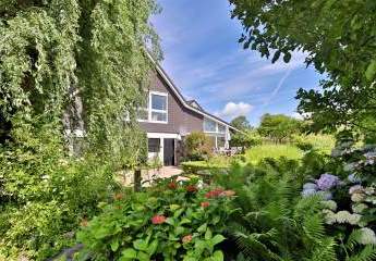 Zwei Häuser, viele Möglichkeiten – großzügiges Immobilienensemble in ruhiger Lage von Neuenkirchen