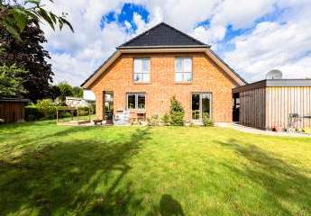 Exklusives Einfamilienhaus aus 2020 – modernste Technik,  Vollkeller & traumhaftes Gartenparadies