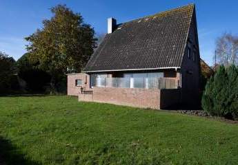 Einfamilienhaus mit 109 m² Wohnfläche, großem Grundstück und modernisierten Fenstern