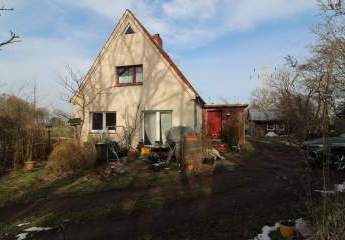 Charmantes Einfamilienhaus - Sanierungsimmobilie mit großem Grundstück + Grünland und Nebengebäuden