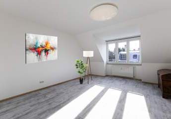 Gepflegte ETW mit Loggia, Kellerraum und separatem Tiefgaragenstellplatz