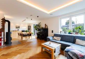 Exklusives Einfamilienhaus aus 2020 – modernste Technik,  Vollkeller & traumhaftes Gartenparadies