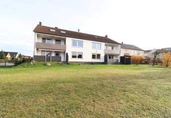 TOP ! Schöne ETW im Erdgeschoss in 4-FH mit neuwertiger Küche, großer Terrasse, Balkon, Garten und Keller