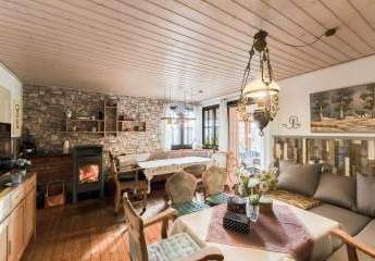 Naturnah wohnen: Bungalow mit Kamin, 2 Bäder & Wintergarten