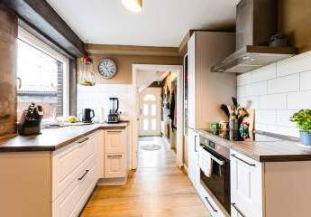 Landidylle meets Design – modernisierte Doppelhaushälfte mit Gartenparadies und Sauna in Wewelsfleth