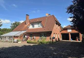 Hier wird Ihr Traum von Freiheit wahr:
Großes Anwesen mit Gartenteich