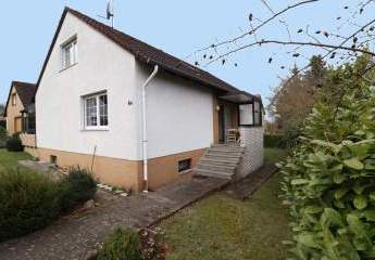 Einfamilienhaus mit Wintergarten, Garage u. Keller in ruhiger Lage von Helmstedt !