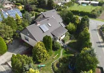 + +  sonniges Haus mit Weitblick + + Wintergarten und mehr + + Platz für die große Familie + +