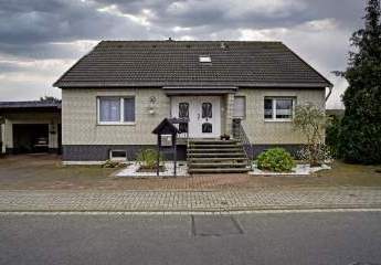 Einfamilienhaus mit viel Platz für die Familie und Schwimmbad plus Solaranlage