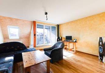 Gepflegte ETW mit Loggia, Kellerraum und Tiefgaragenstellplatz (Eigentum - sep. Grundbuch)